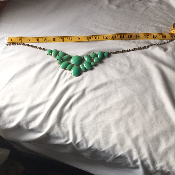 Pearl Green Statement necklace - Picture 4 of 5